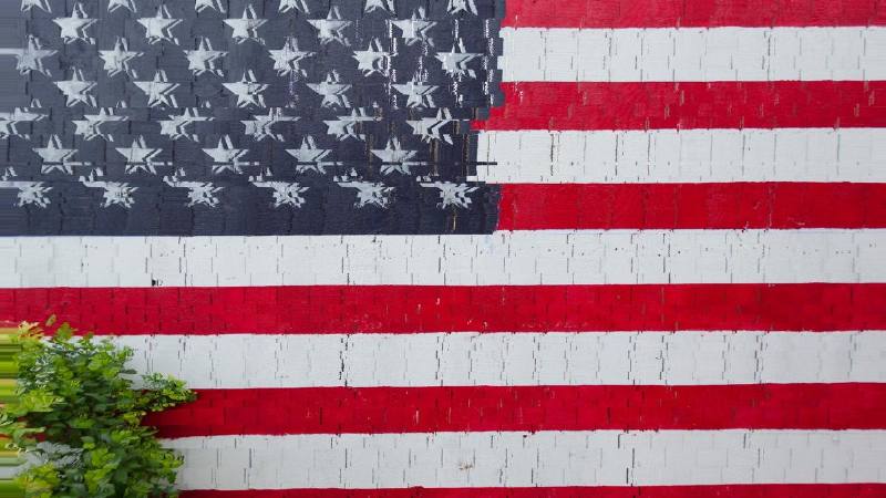 Bitcoin’s midterm bottom pattern faces a test as QQQ shows mixed returns